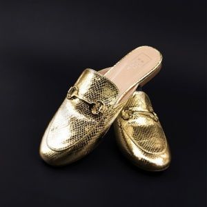 Metallic gold mules— PERFECT FOR FALL !!! 🔥🔥🔥